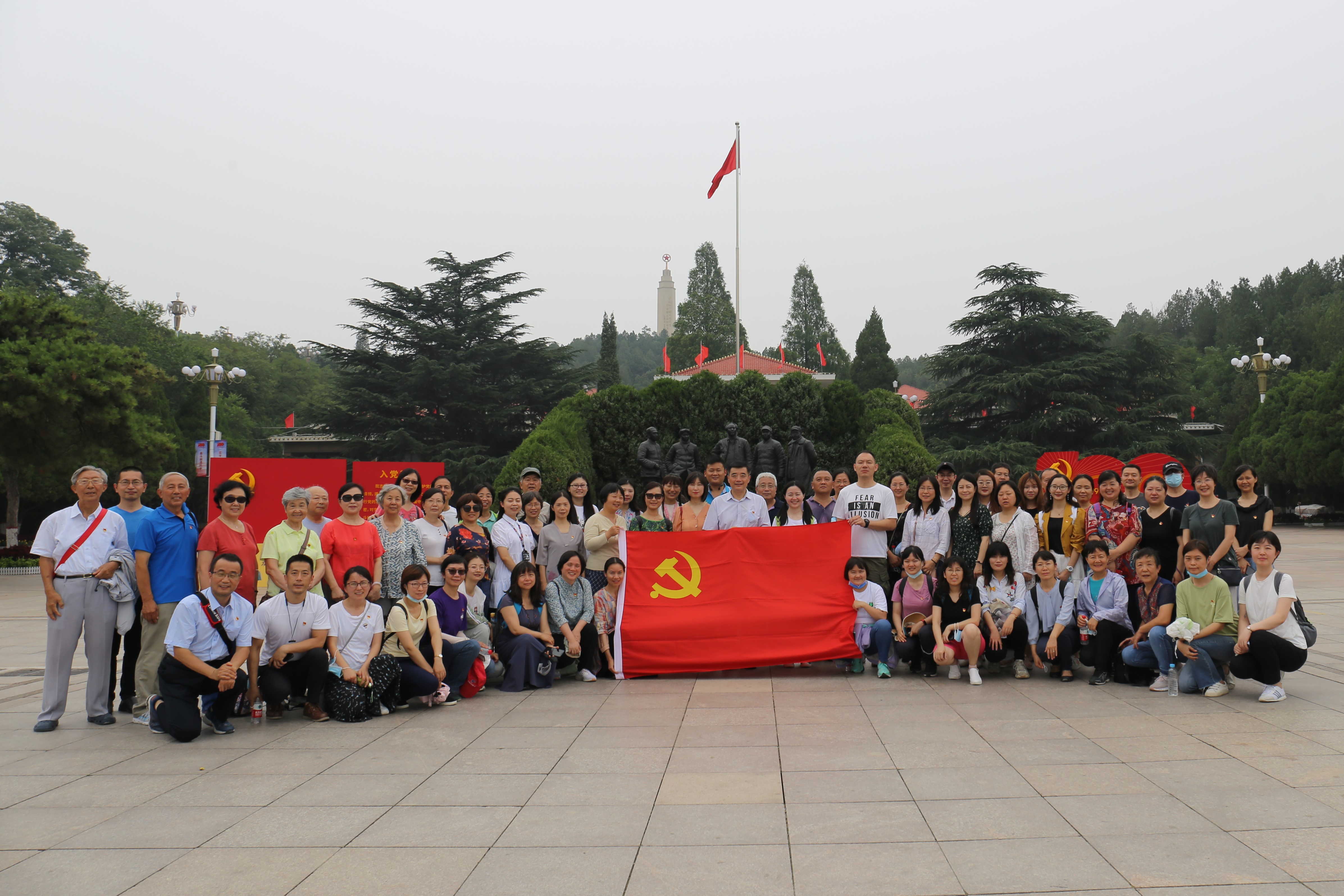 五大书记处合影